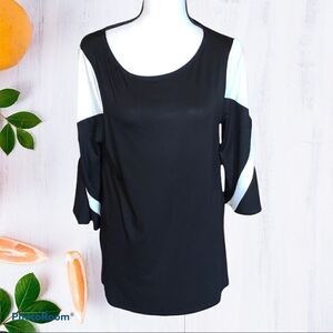 NWT Cable  & Gauge black & white top large